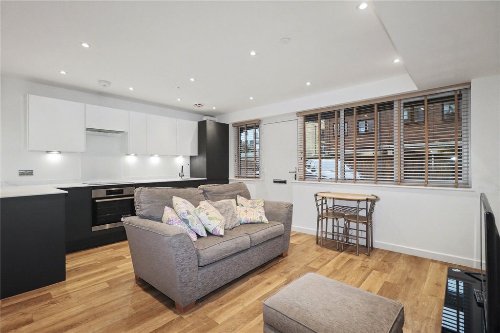 Property photo 2 of 10 Picture No. 12