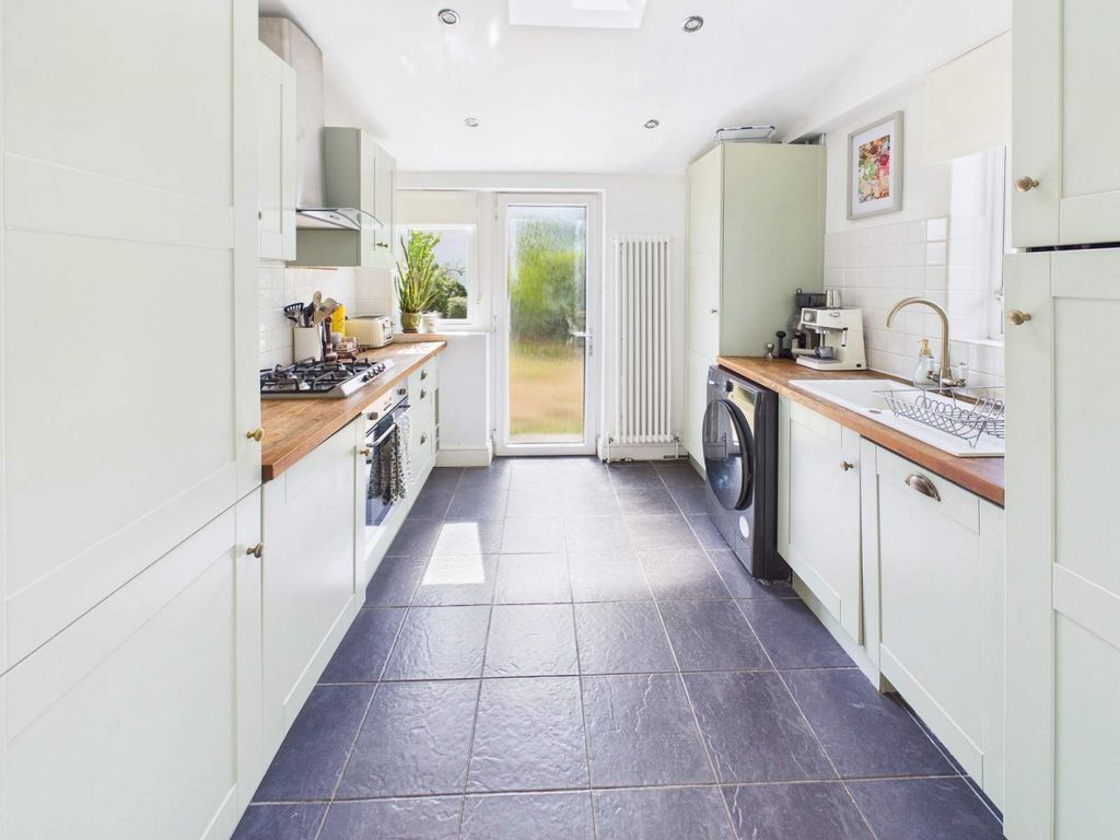 Property photo 3 of 21 Kitchen