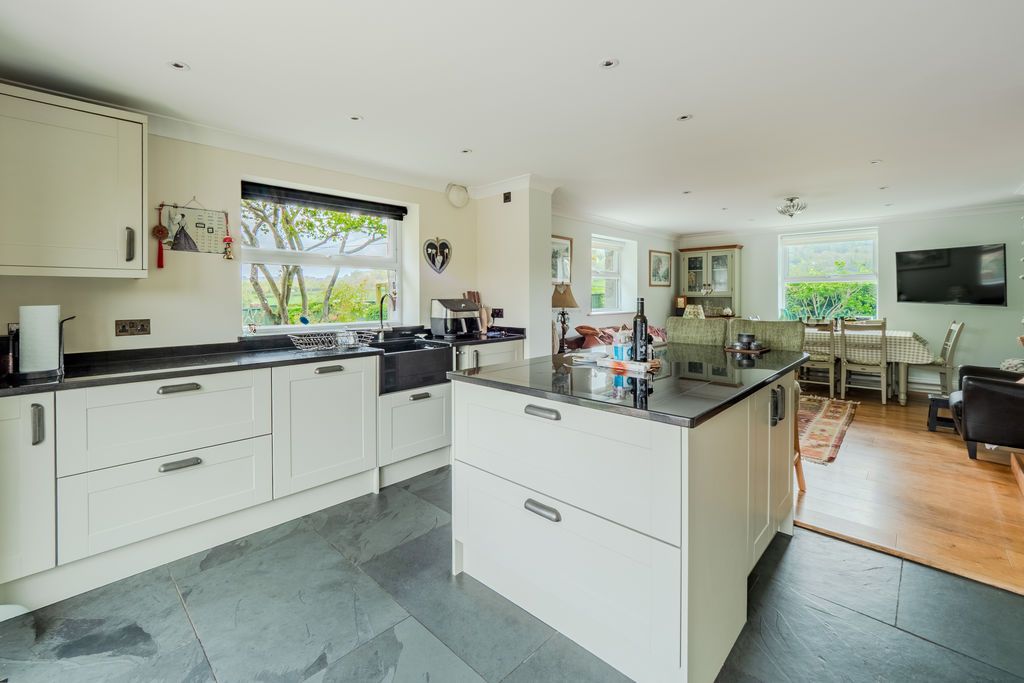 Property photo 2 of 25 Photo 15