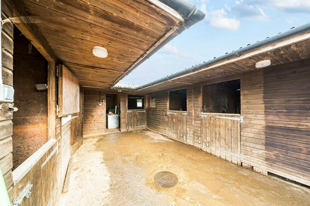 Property photo 3 of 23