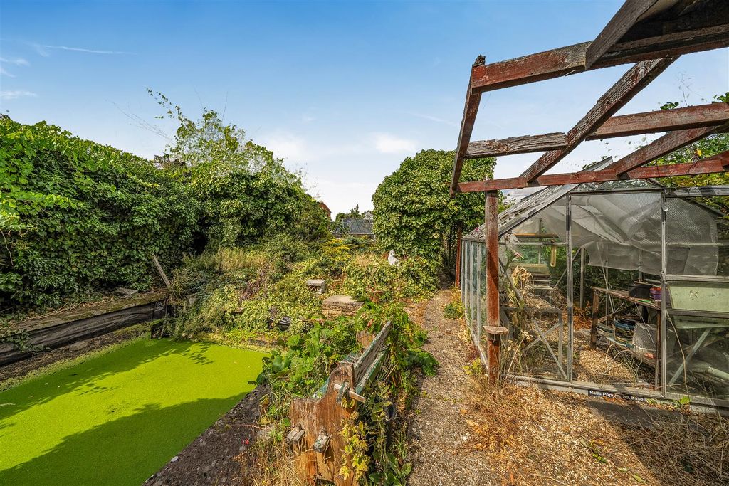 Property photo 3 of 15 Garden Pond H.Jpg