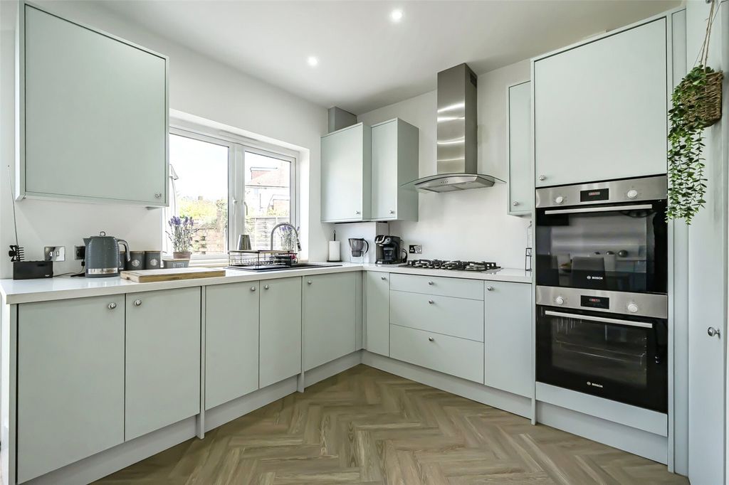 Property photo 2 of 18 Kitchen