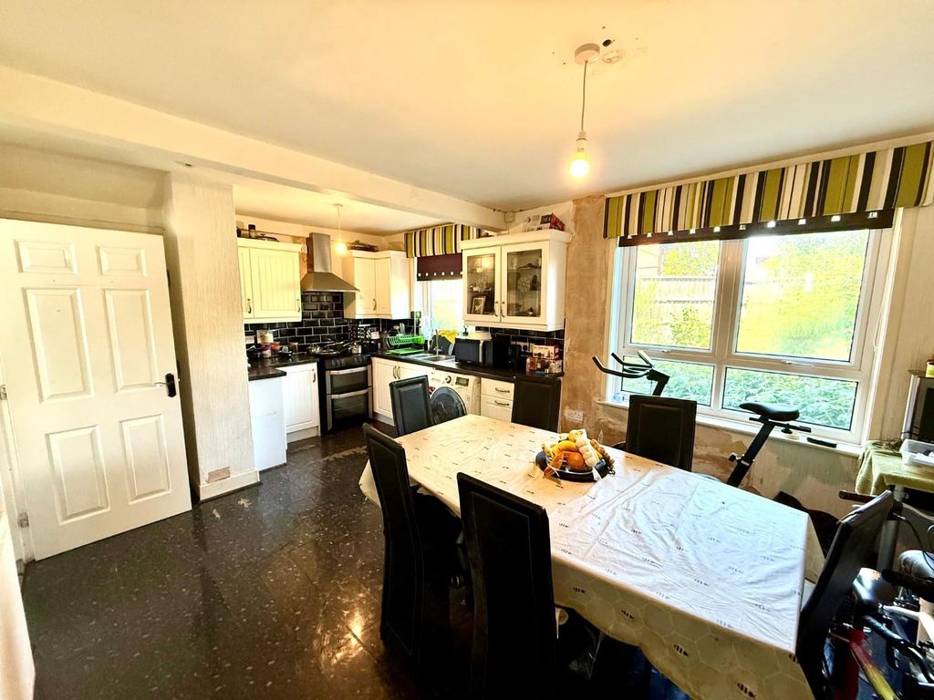 Property photo 3 of 8 Kitchen 1.Jpg
