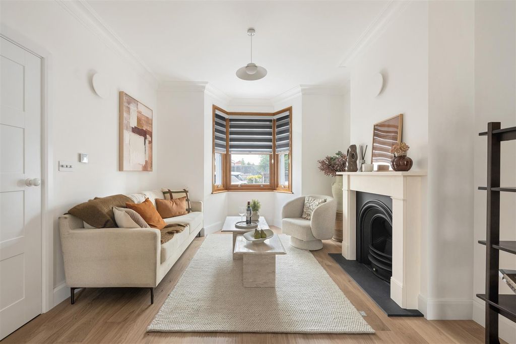 Property photo 3 of 27 Kenton Road, E9