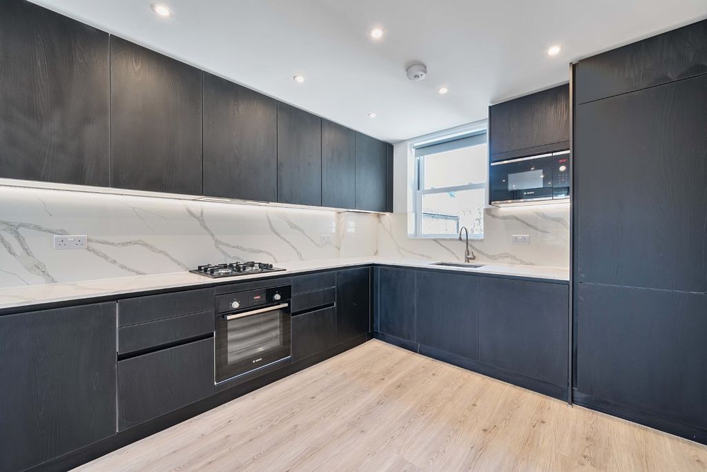 Property photo 3 of 10 4097706