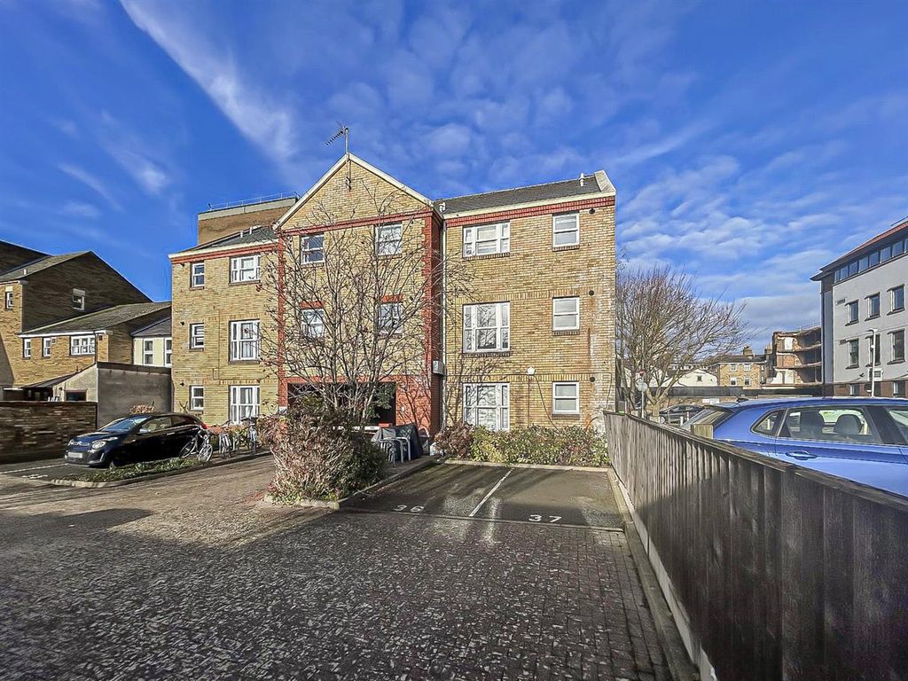 Property photo 1 of 8 7_72320.Jpg