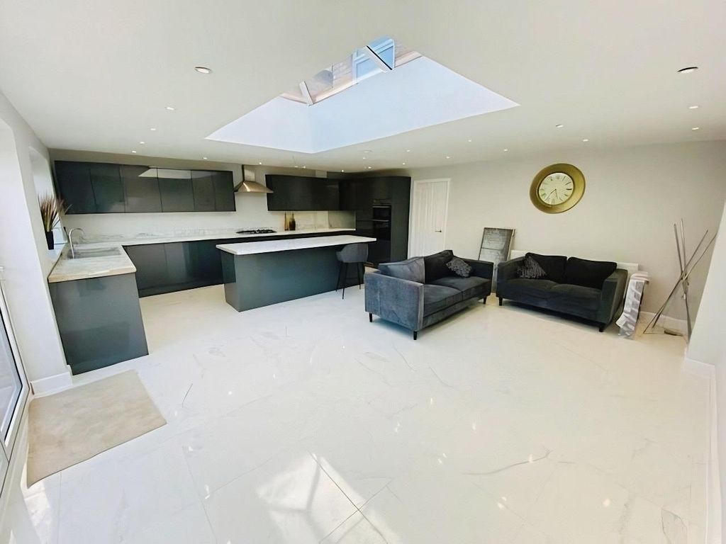 Property photo 2 of 23 d3Bce21E-4094.Jpg