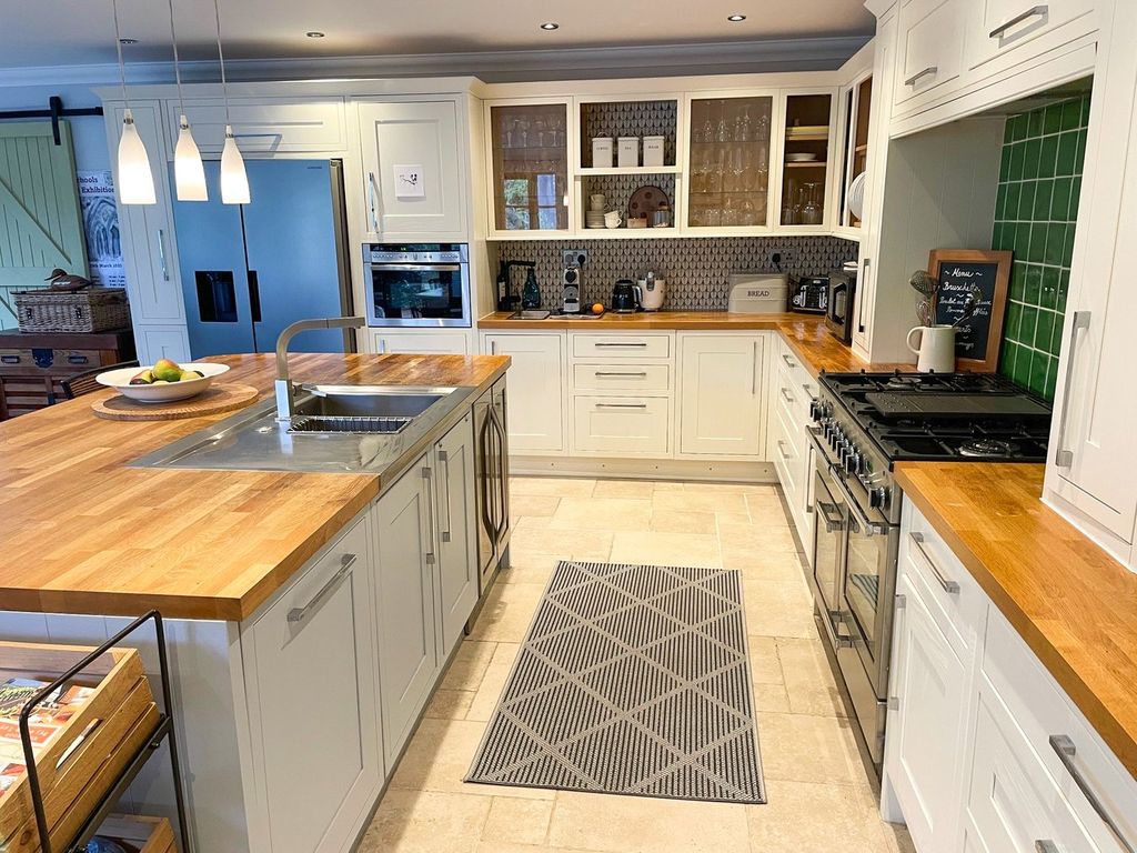 Property photo 3 of 25