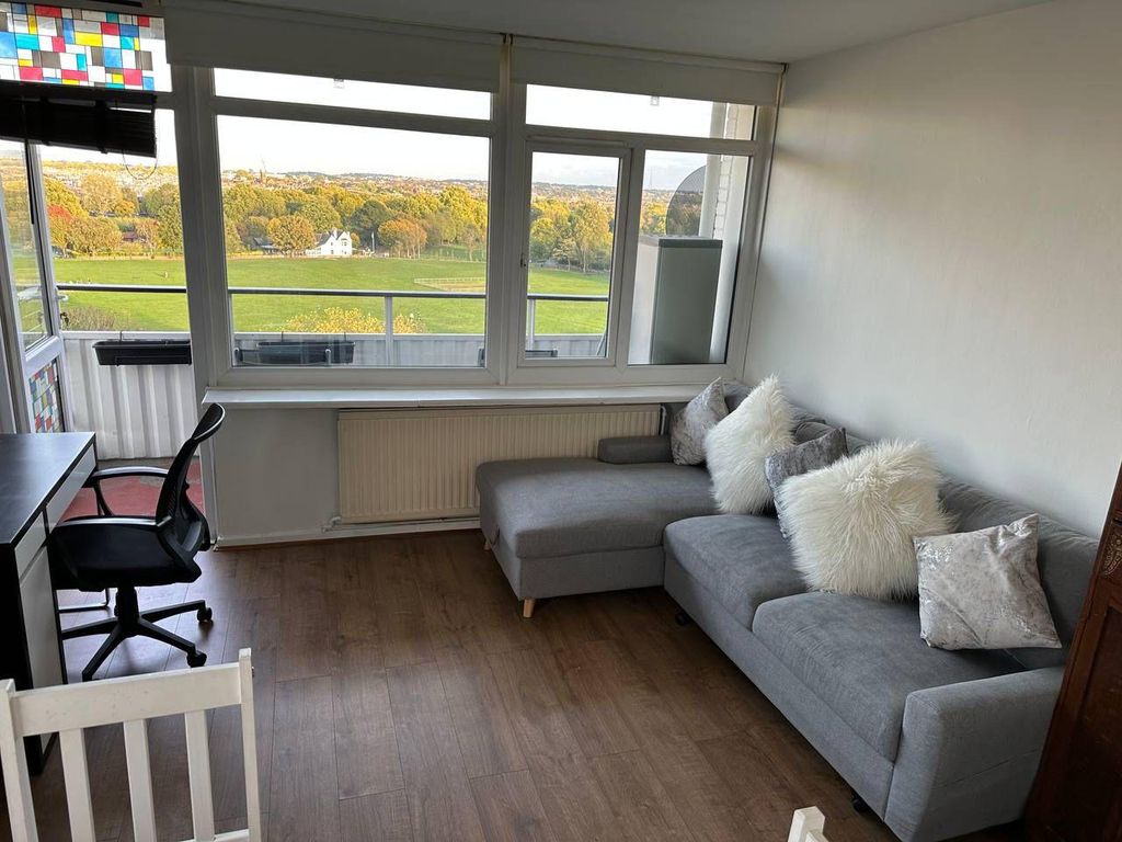 Property photo 1 of 11 2 Bed Flat To Rent Fitzhugh Grove, London Sw18 3Sg