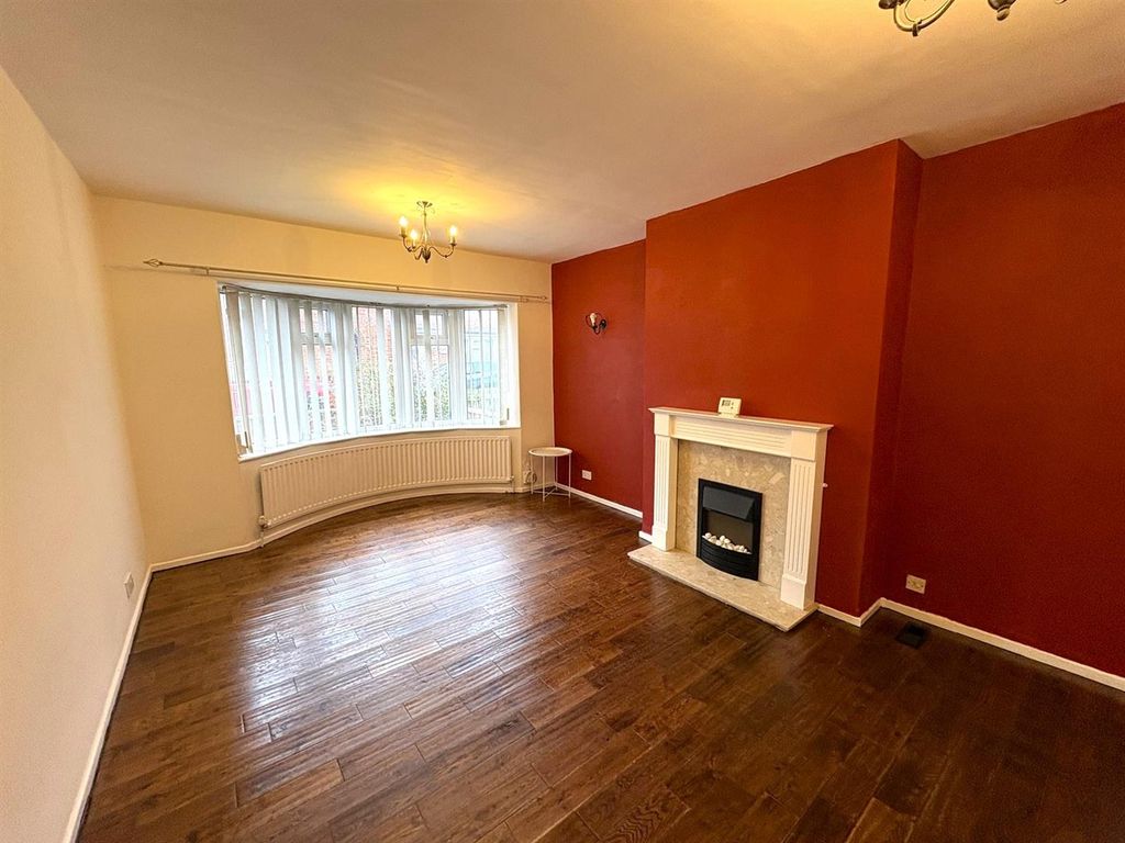 Property photo 2 of 11 Lounge