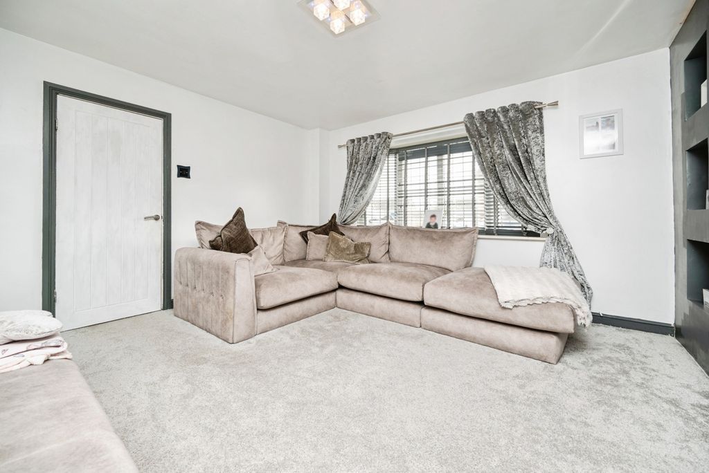 Property photo 2 of 27 Pbox-Img.Jpg