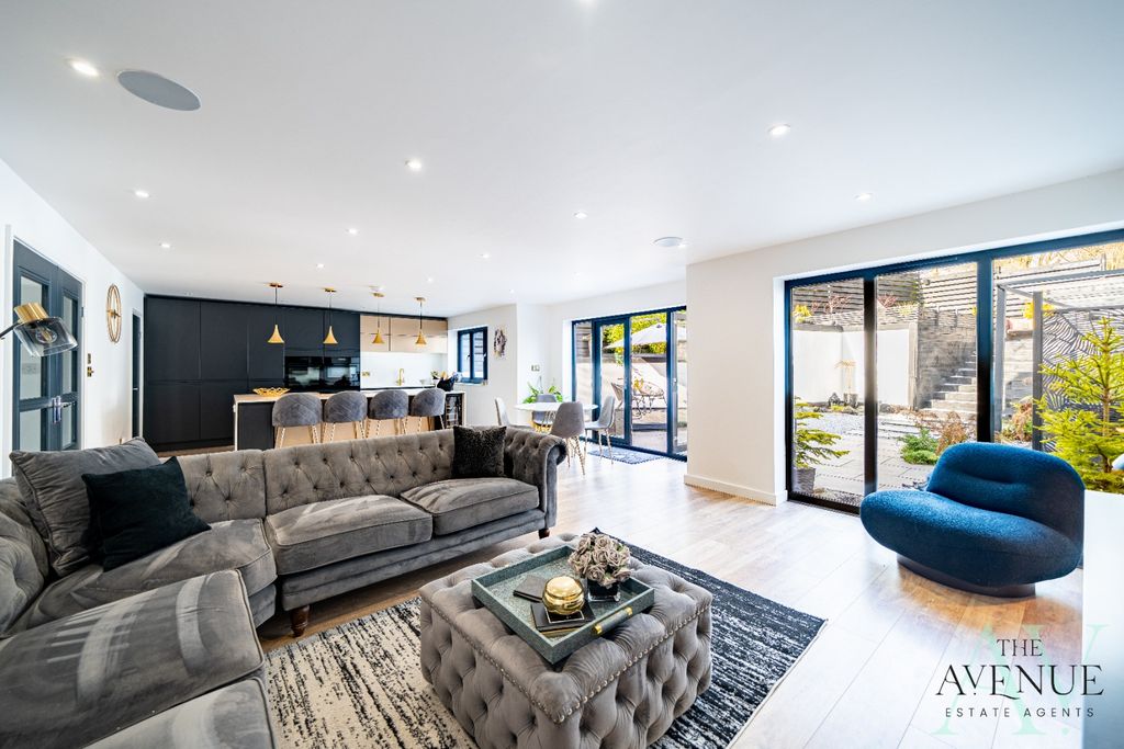 Property photo 2 of 48 4008936