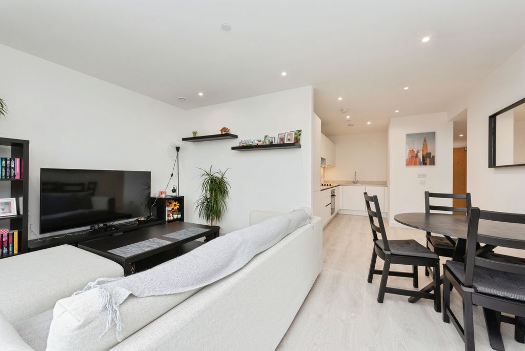 Property photo 3 of 21 Barratt10Of25