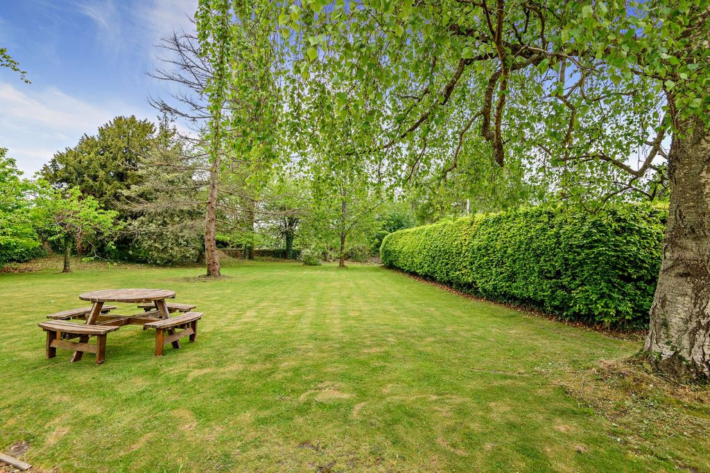 Property photo 3 of 22 Gardens