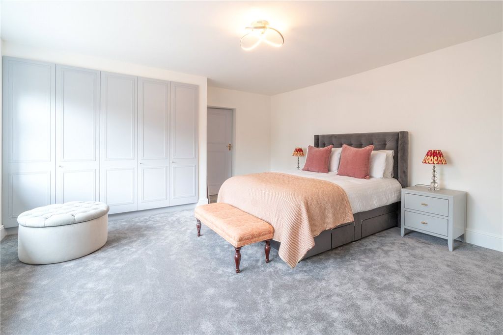 Property photo 3 of 16 Bedroom