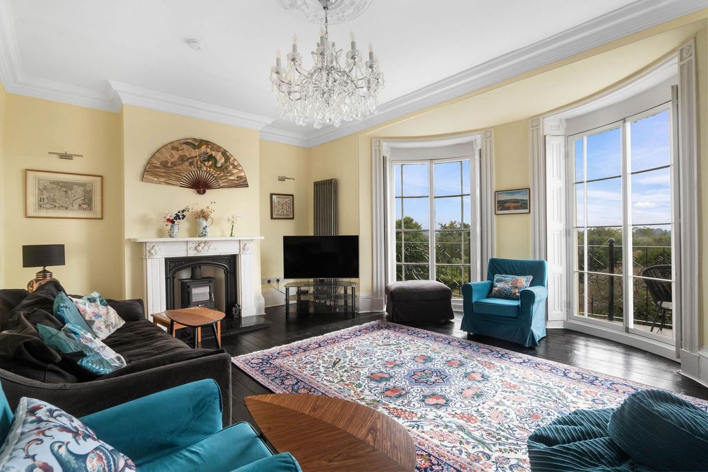 Property photo 3 of 31