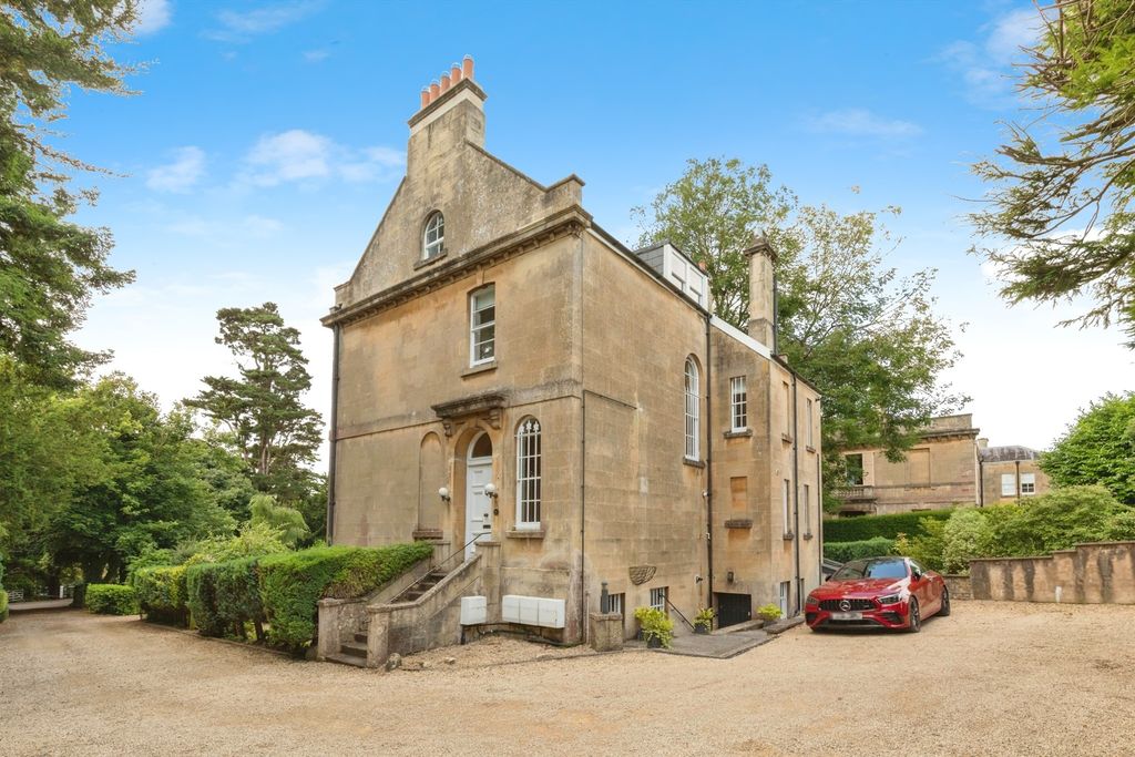 Property photo 2 of 9 Front