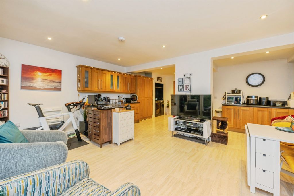 Property photo 2 of 17 Kitchen Diner