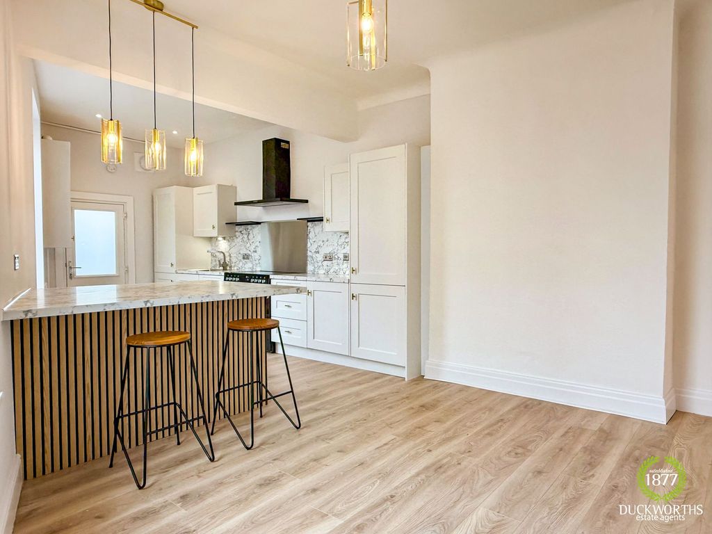 Property photo 2 of 29