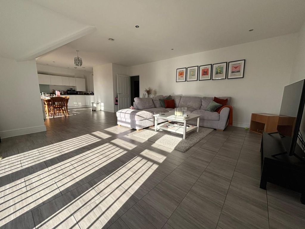 Property photo 1 of 14 A4E1Fdf1-Cdc6-4E5F-87A0-c9B7Cde323Dd.Jpeg