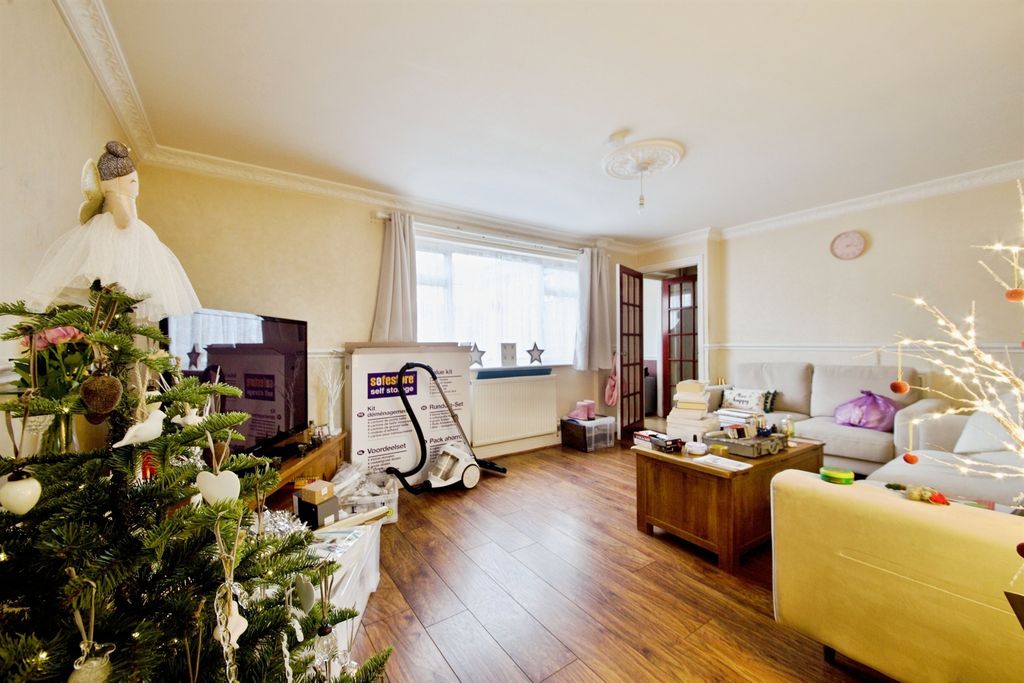 Property photo 2 of 12