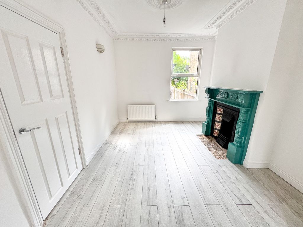 Property photo 3 of 15 4366943