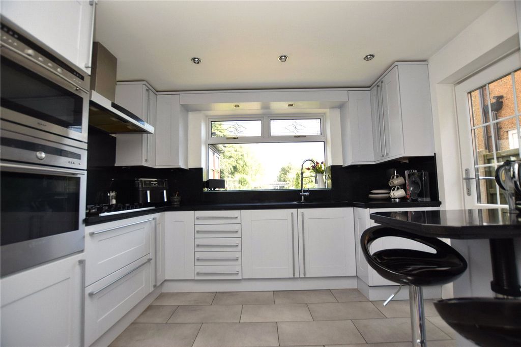 Property photo 2 of 19 Kitchen