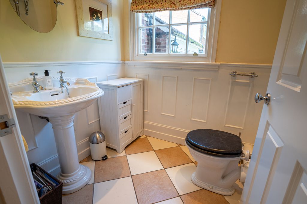 Additional image 9 of 6 bed detached house to rentComberton Road DY10