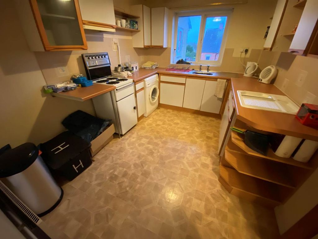 Property photo 2 of 8 Kitchen