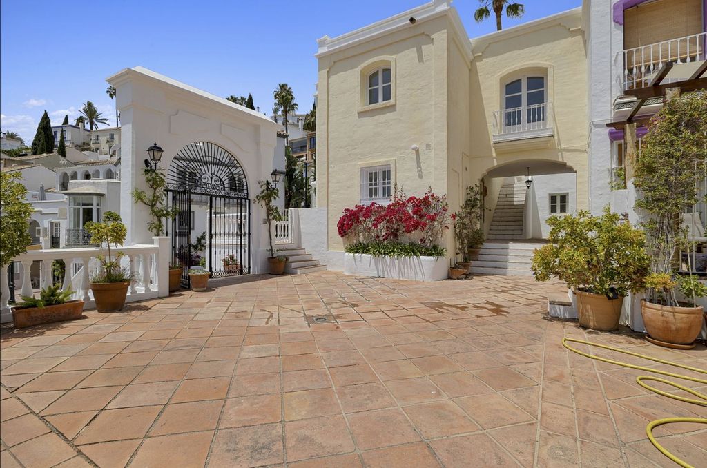 Property photo 3 of 12