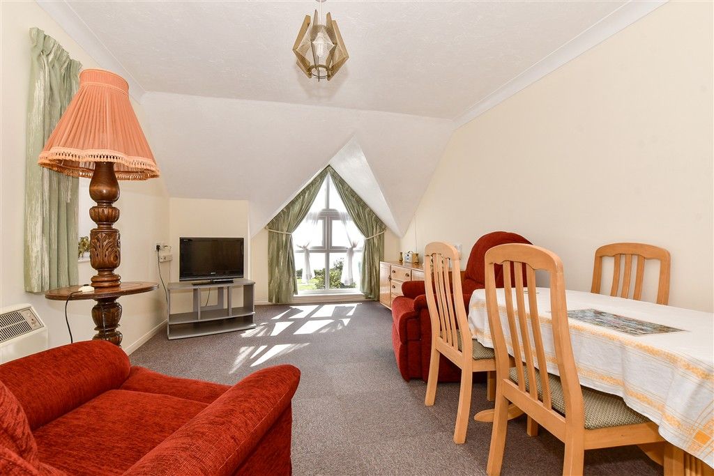 Property photo 1 of 10 Lounge/ Dining Room