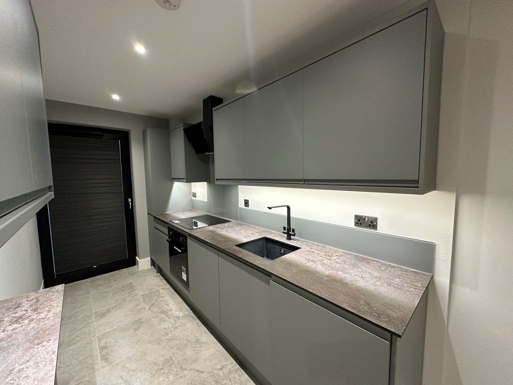 Property photo 3 of 10 Kitchen