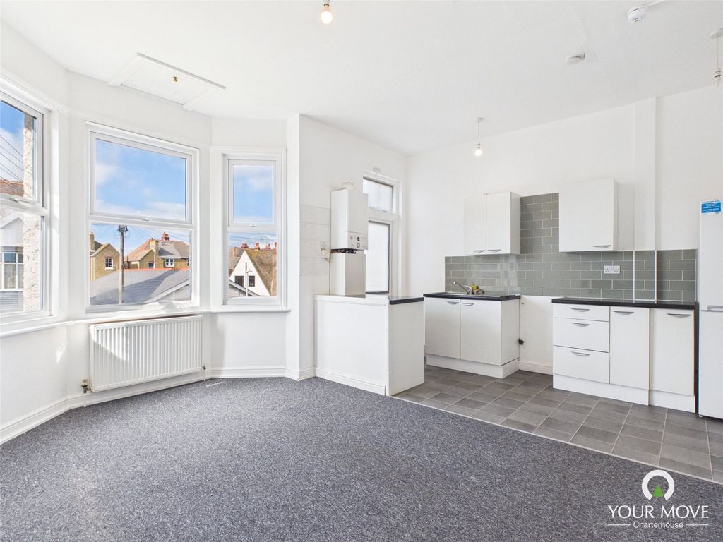 Property photo 2 of 8 Picture No. 14