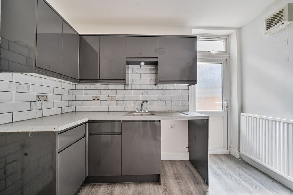 Property photo 3 of 15 Kitchen