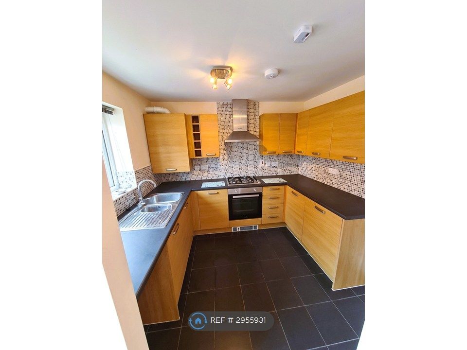 Property photo 3 of 16 Kitchen