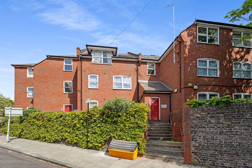 Property photo 1 of 8