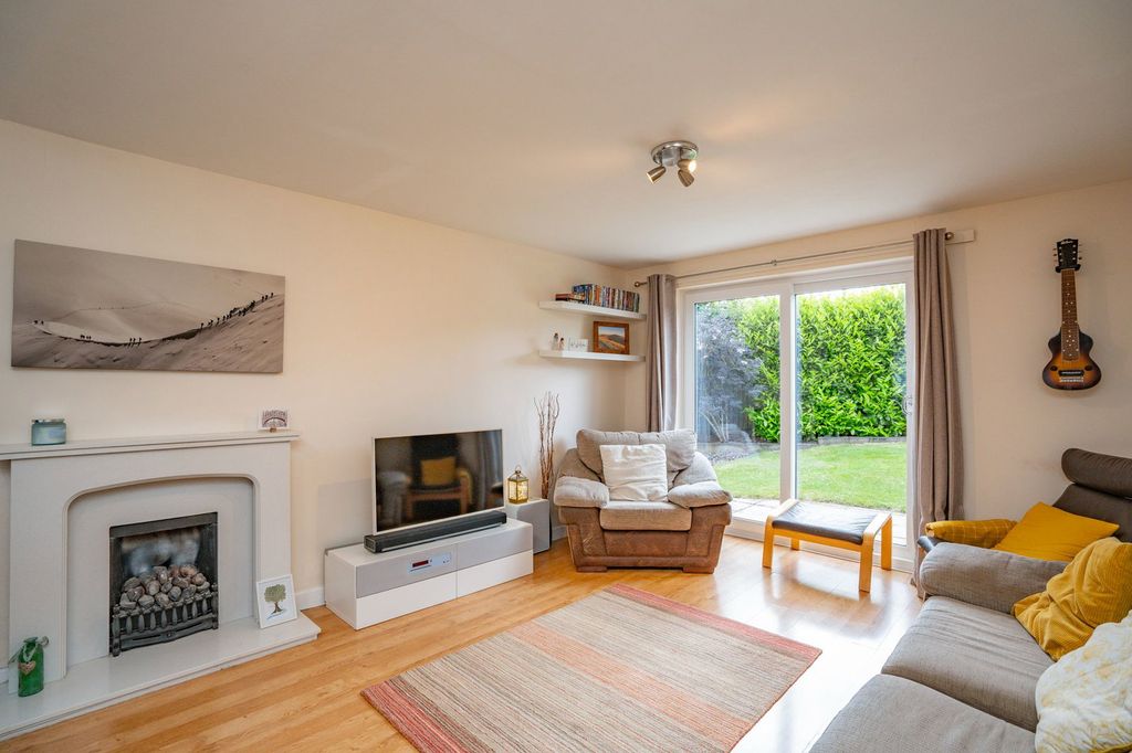 Property photo 2 of 32