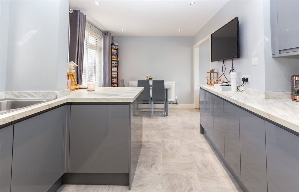 Property photo 3 of 16 Picture No. 13