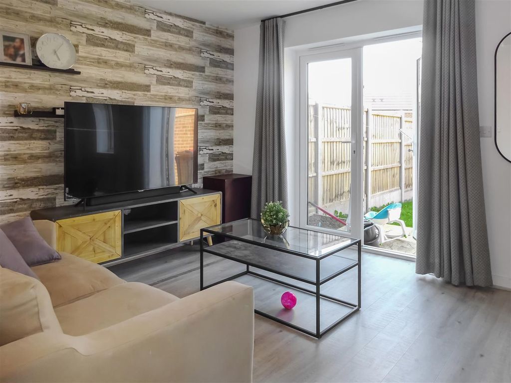 Property photo 2 of 24 Lounge