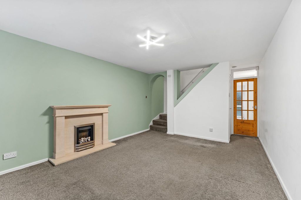 Property photo 3 of 22 Photograph 4