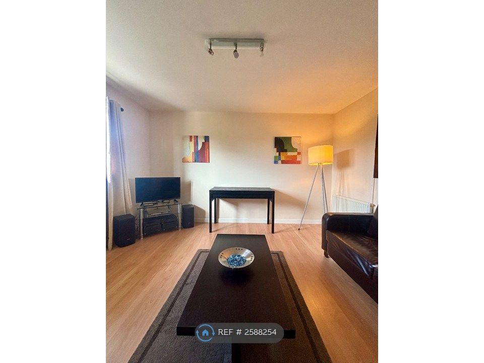 Property photo 2 of 24 Living Room