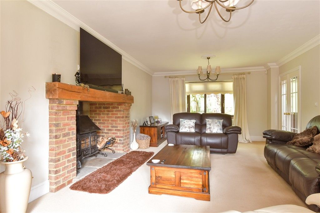 Property photo 3 of 12 Lounge