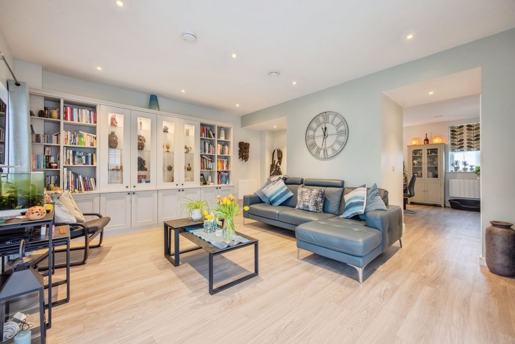 Property photo 3 of 20 Pbox-Img.Jpg