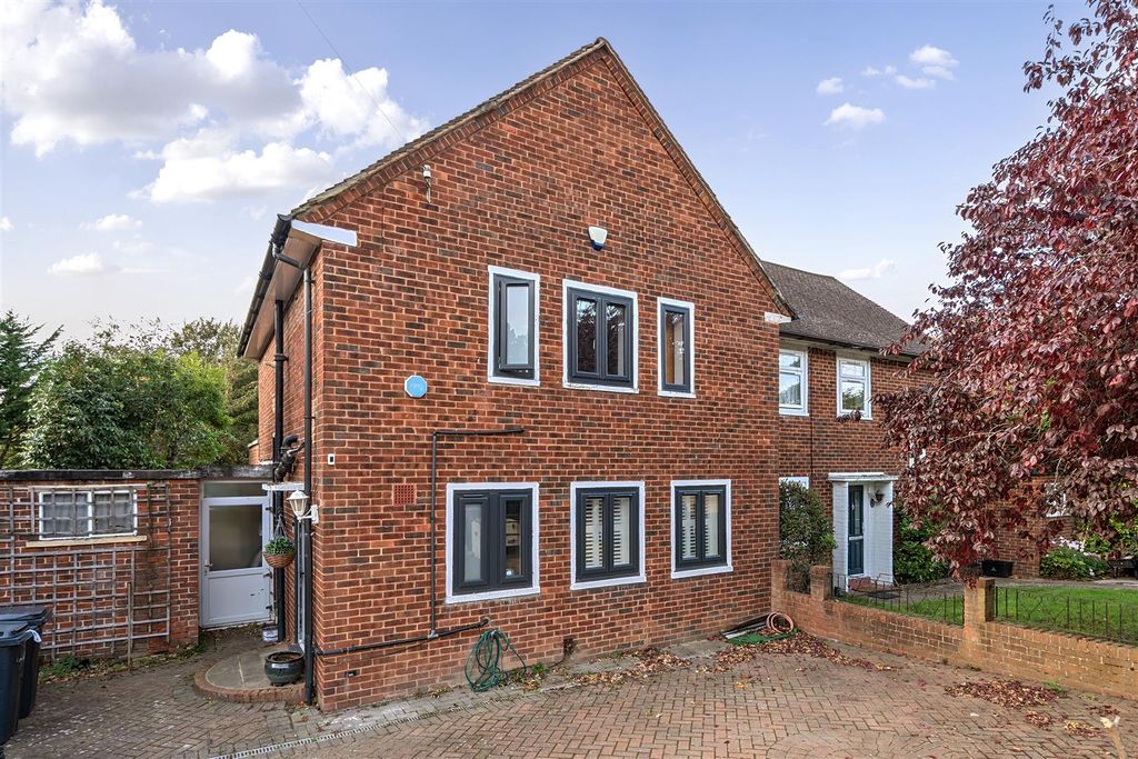 Property photo 1 of 17 1363970-2-68E61Fe235c4E.Jpg