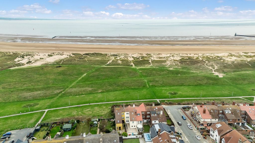 Property photo 1 of 41