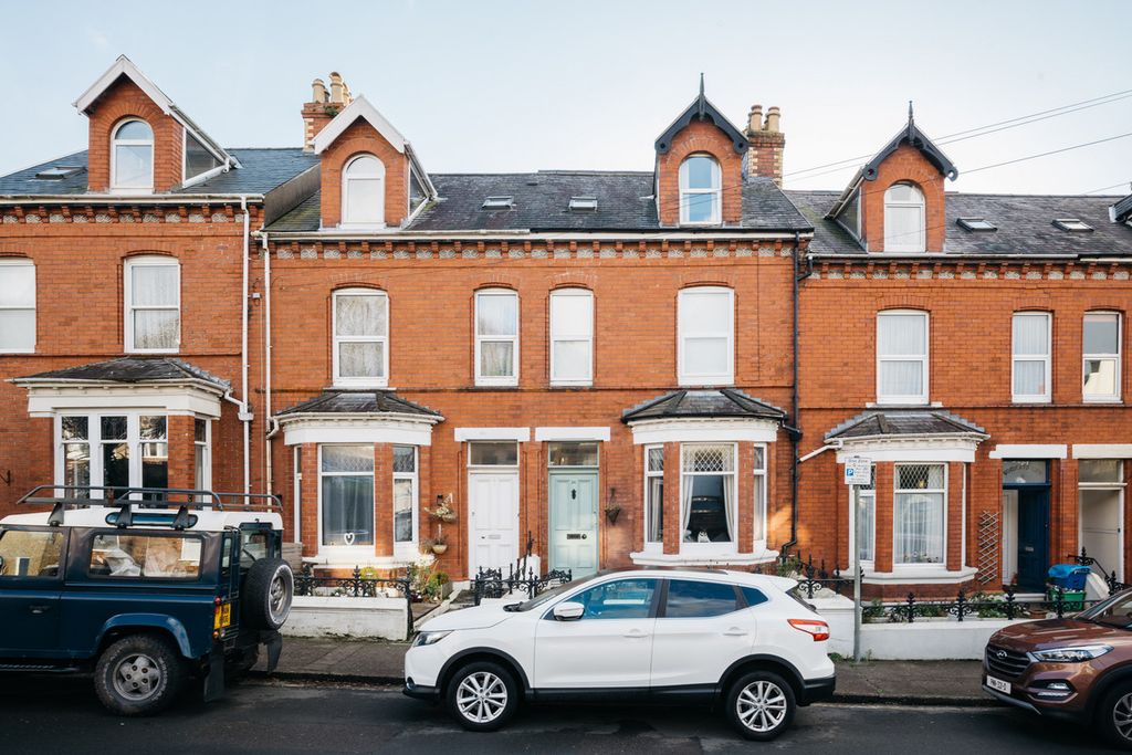 Property photo 1 of 32