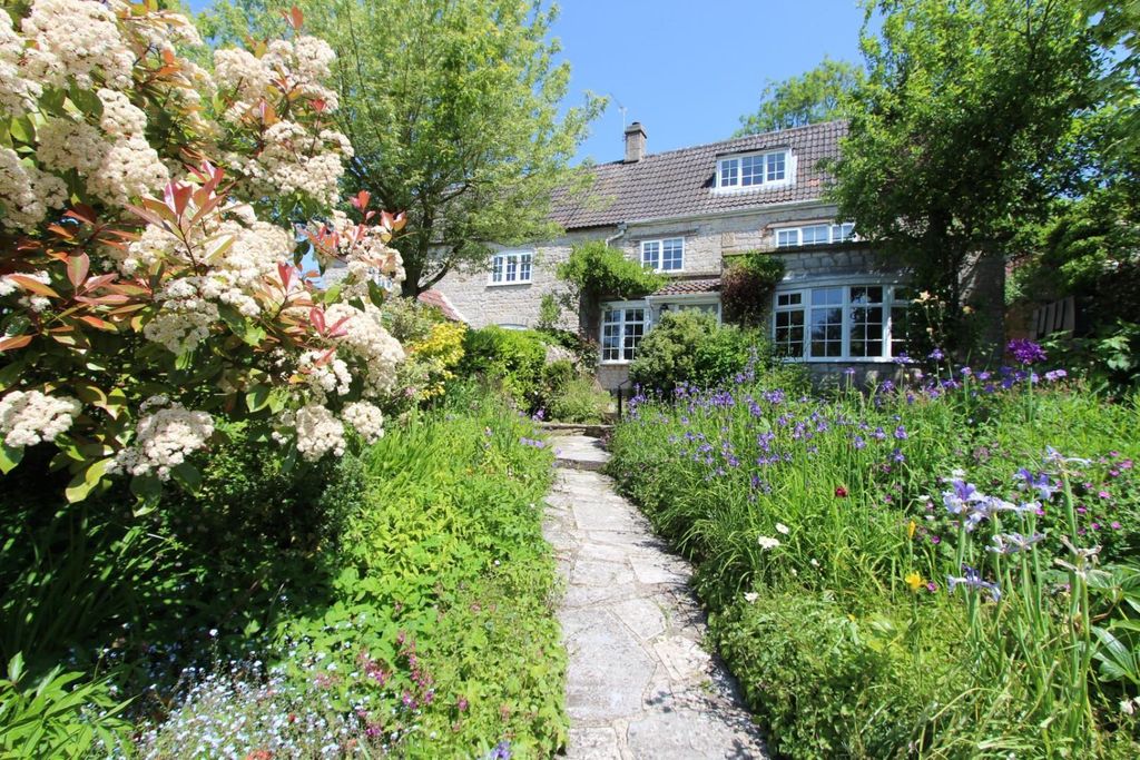 Property photo 1 of 25 Outside