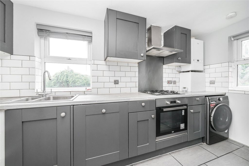 Property photo 3 of 6 Kitchen