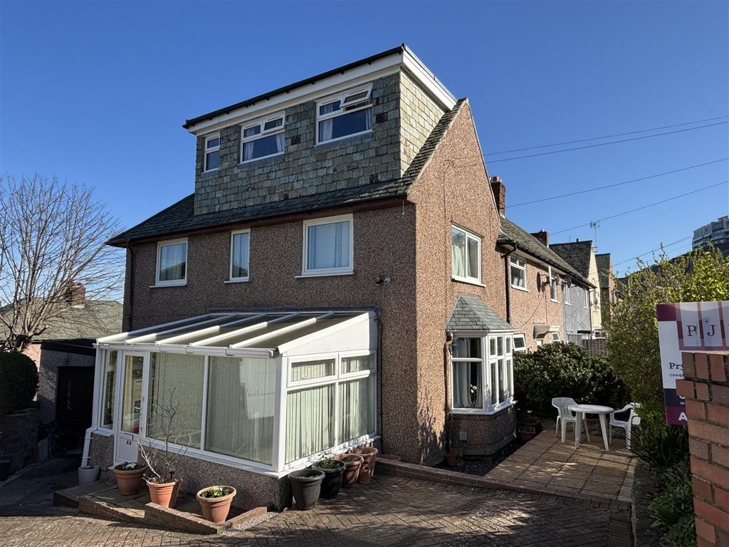 Property photo 1 of 21 Front Aspect.Jpg