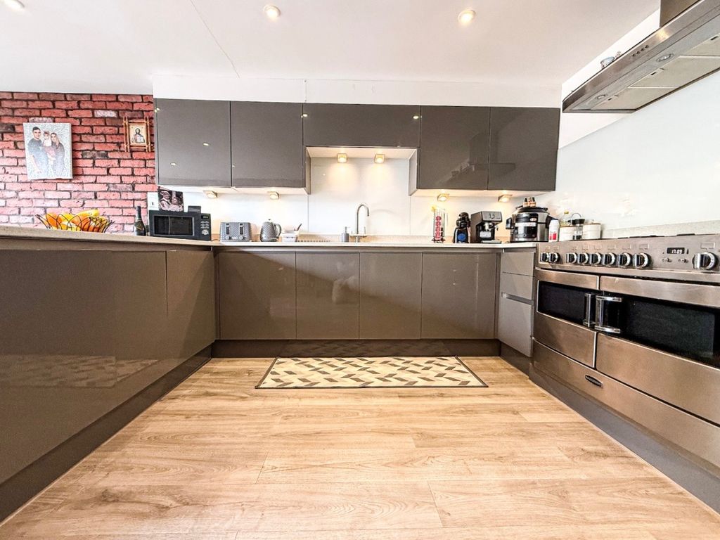 Property photo 3 of 16 5155635
